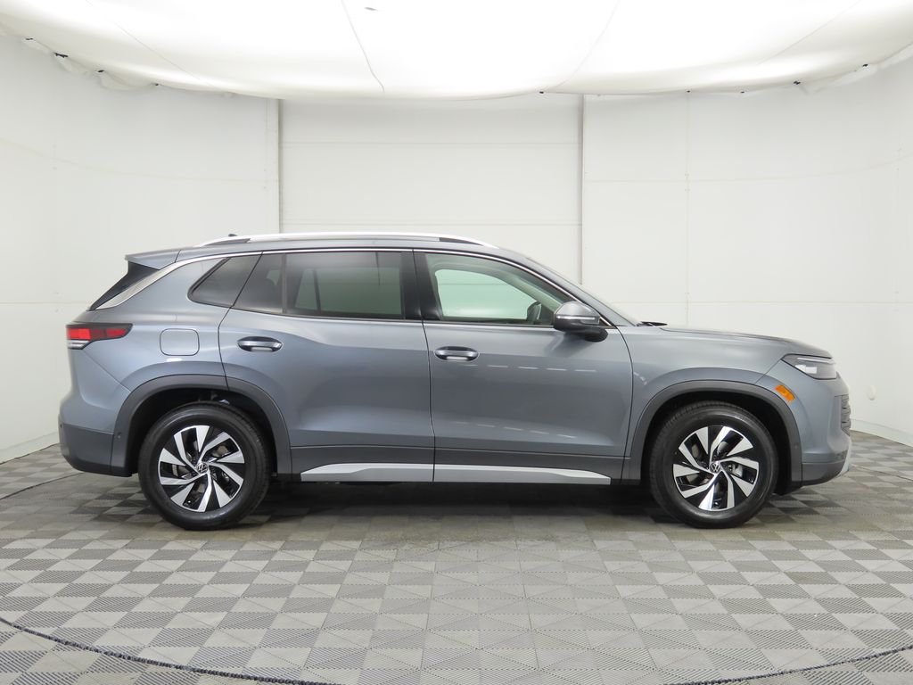 Thumbnail: 2025 Volkswagen Tiguan - 4