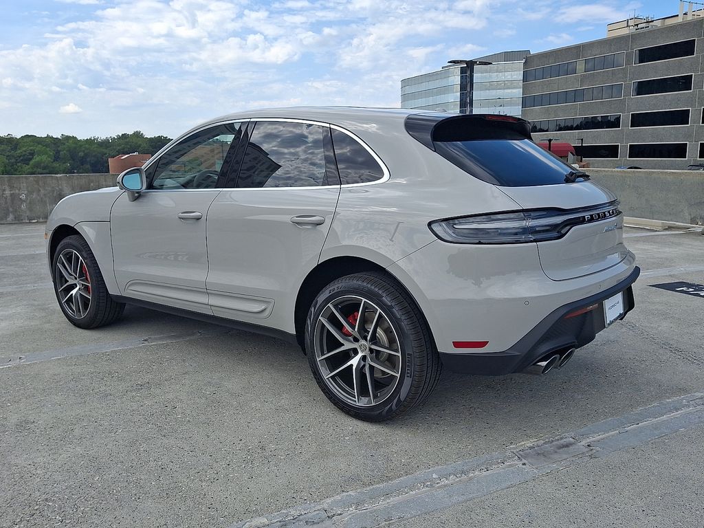 Thumbnail: 2026 Porsche Macan - 3