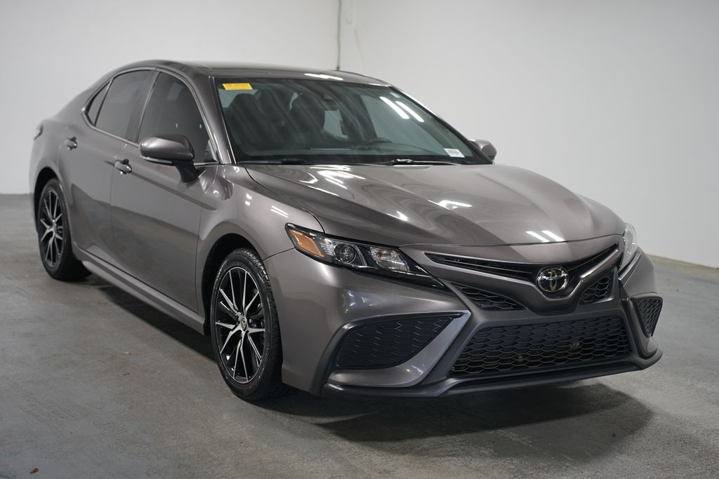 2024 Toyota Camry SE 3
