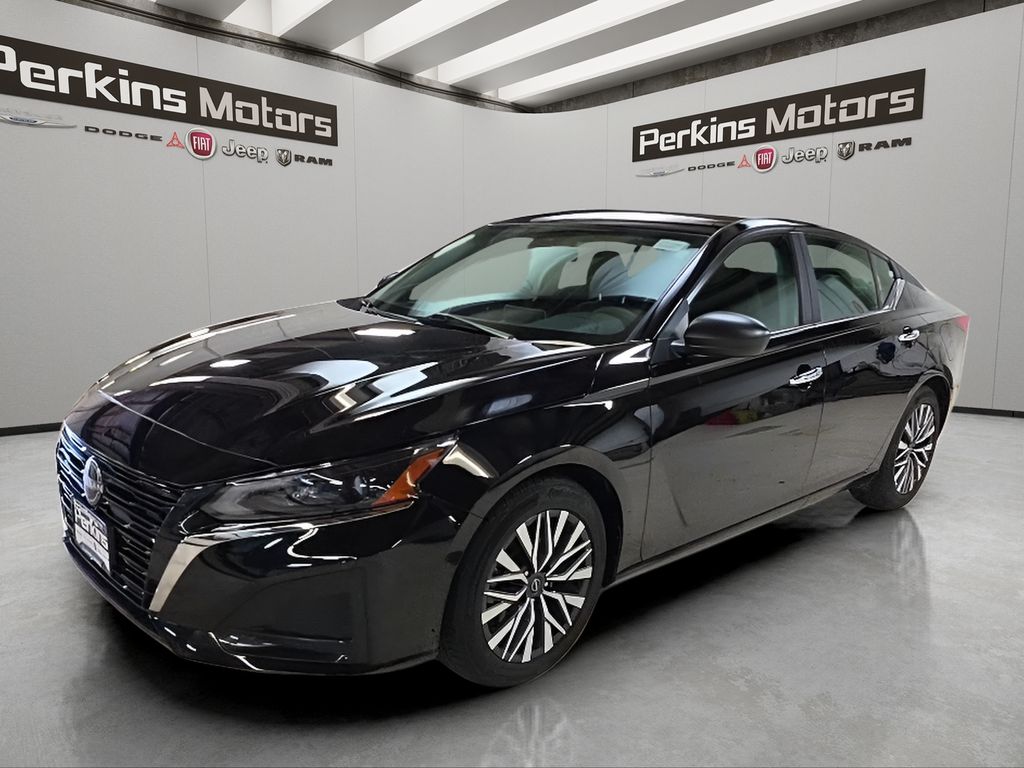 Super Black Clearcoat 2025 Nissan Altima 2.5 SV FWD Sedan Front-Wheel Drive Continuously Variable Transmission