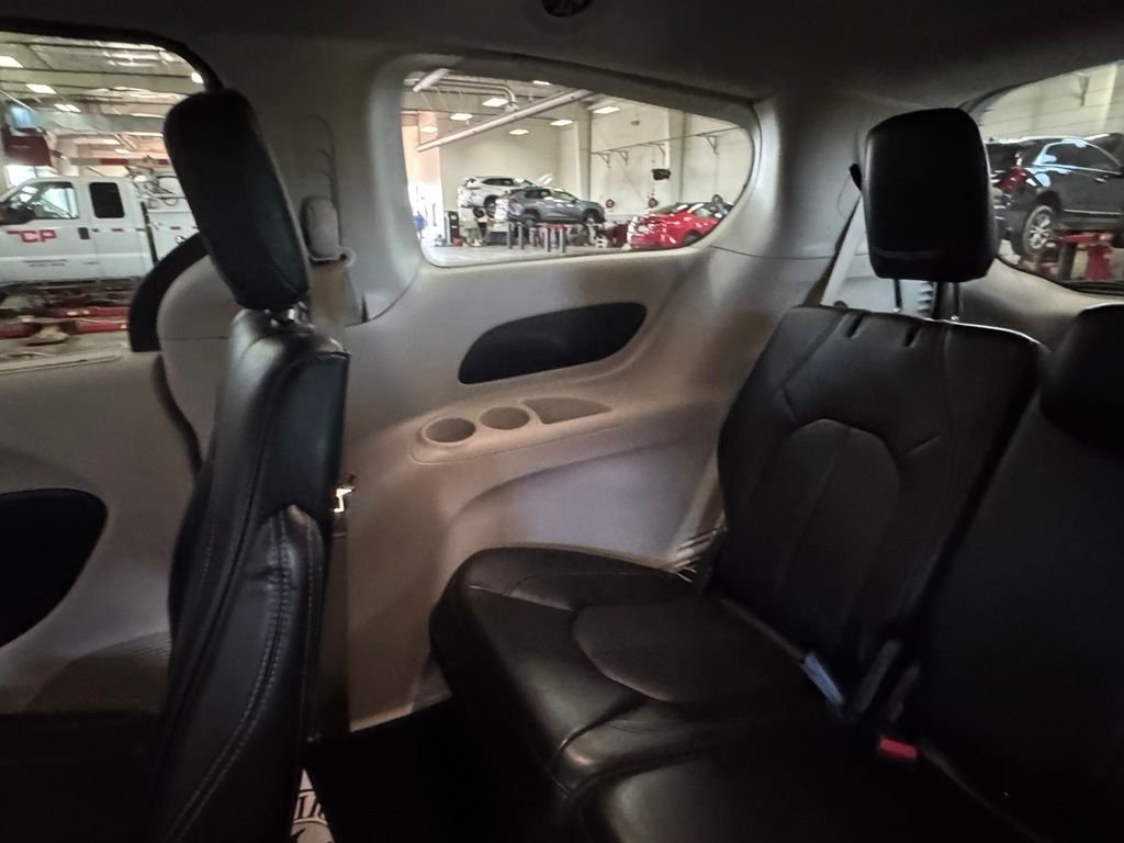 Used 2023 Chrysler Pacifica Van