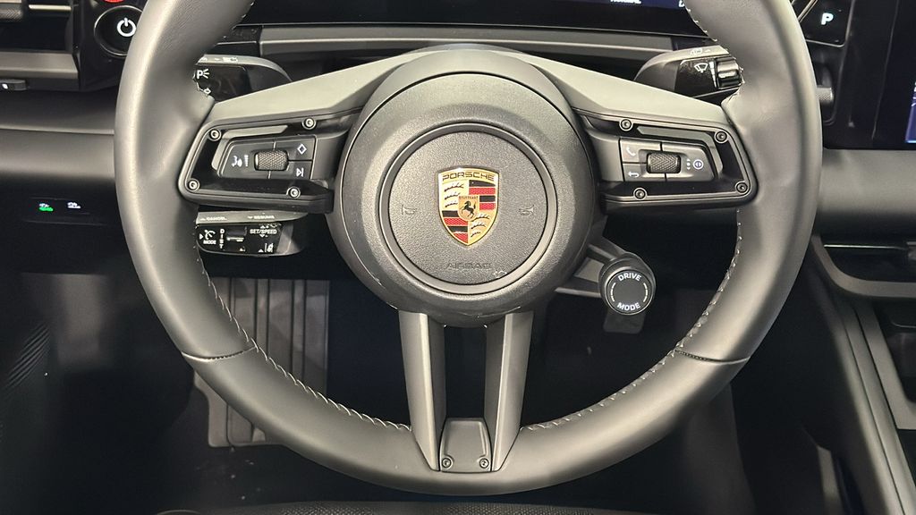 2024 Porsche Macan T 19