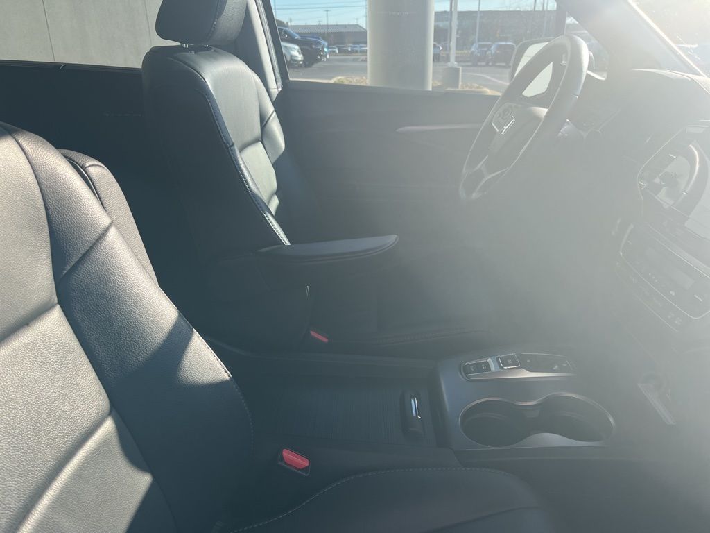 Thumbnail: 2022 Honda Pilot - 4