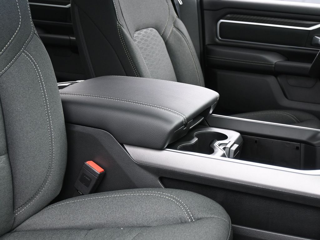 New 2026 Diamond Black Crystal Pearlcoat Ram Big Horn/Lone Star image 40