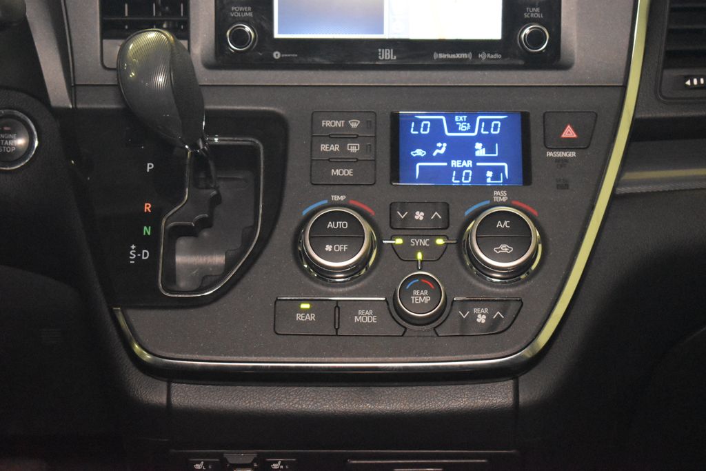 Thumbnail: 2019 Toyota Sienna - 17