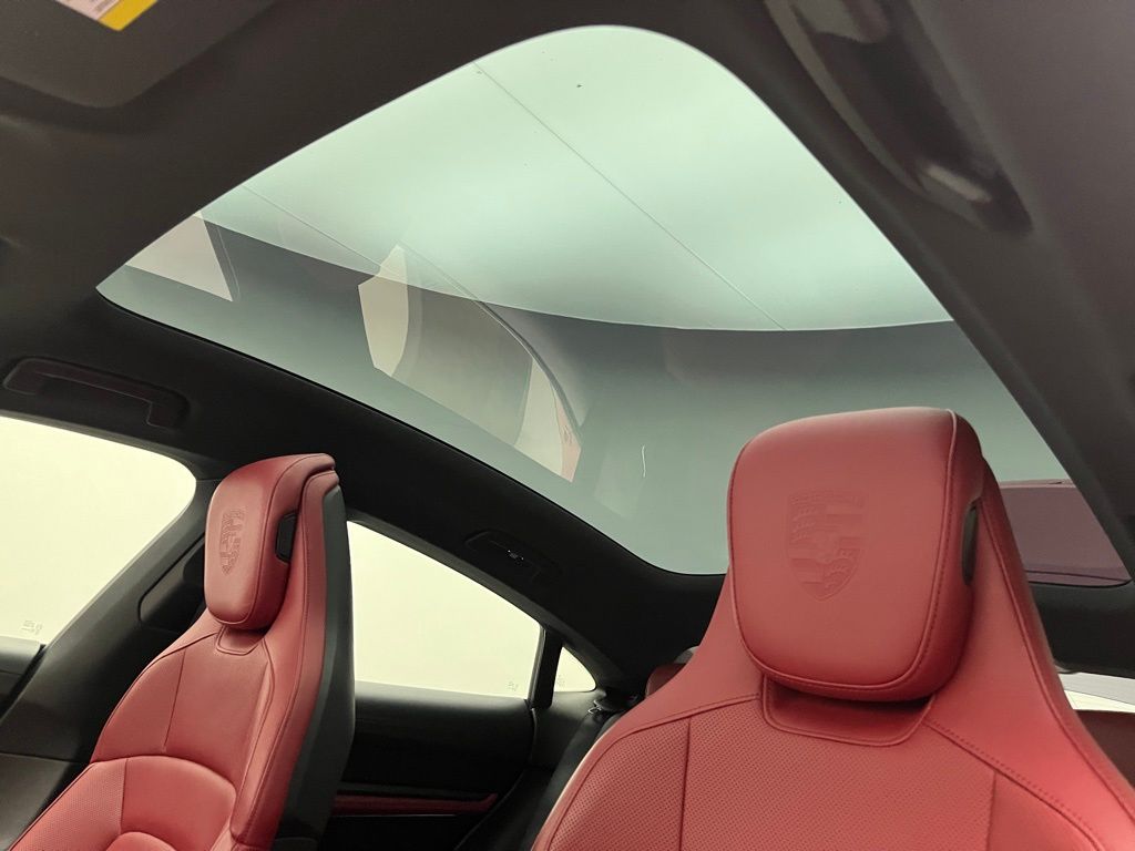 Thumbnail: 2021 Porsche Taycan - 28