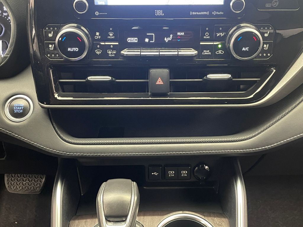 2021 Toyota Highlander Limited 27