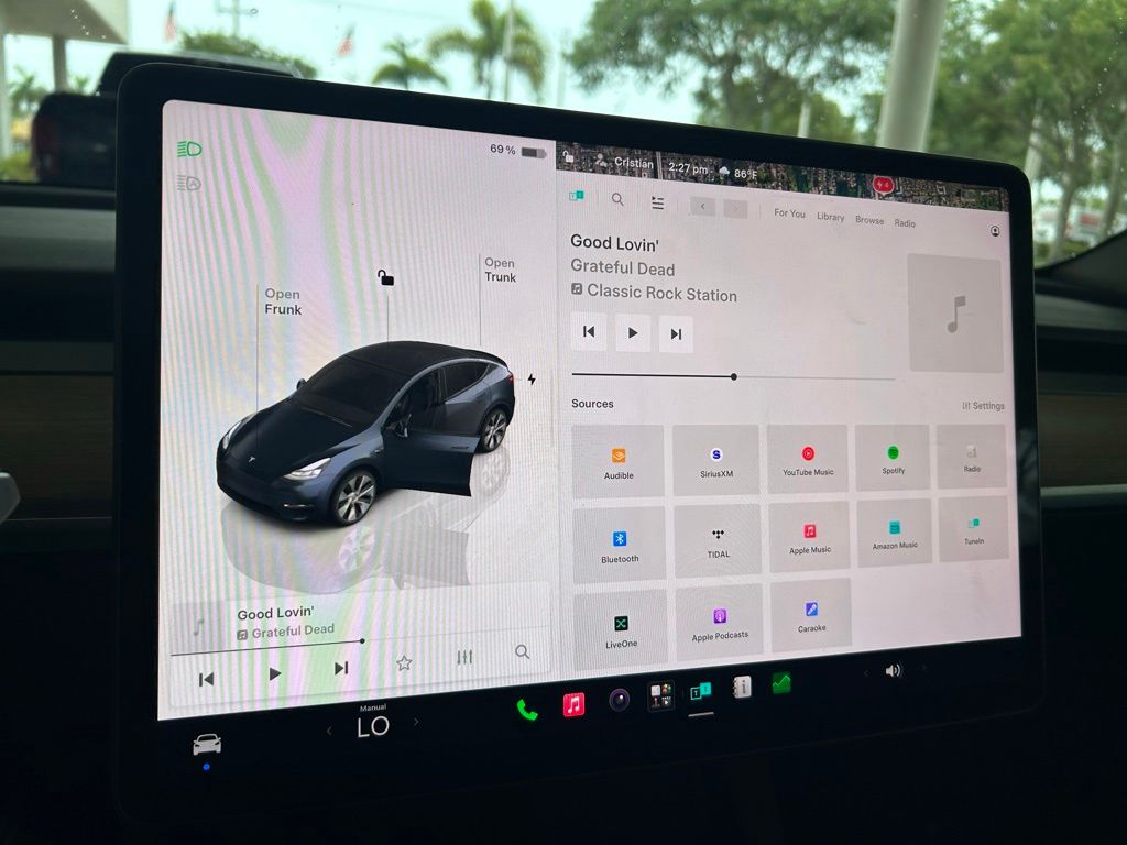 Used 2024  Tesla  image 6
