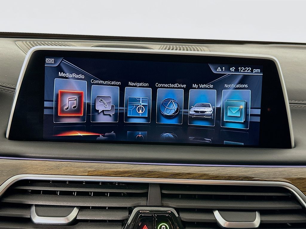 Thumbnail: 2016 BMW 7 Series - 15