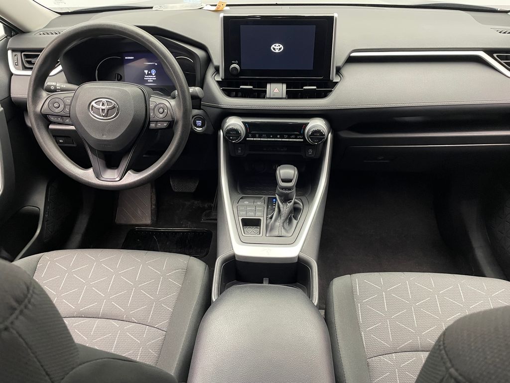 2023 Toyota RAV4 XLE 19