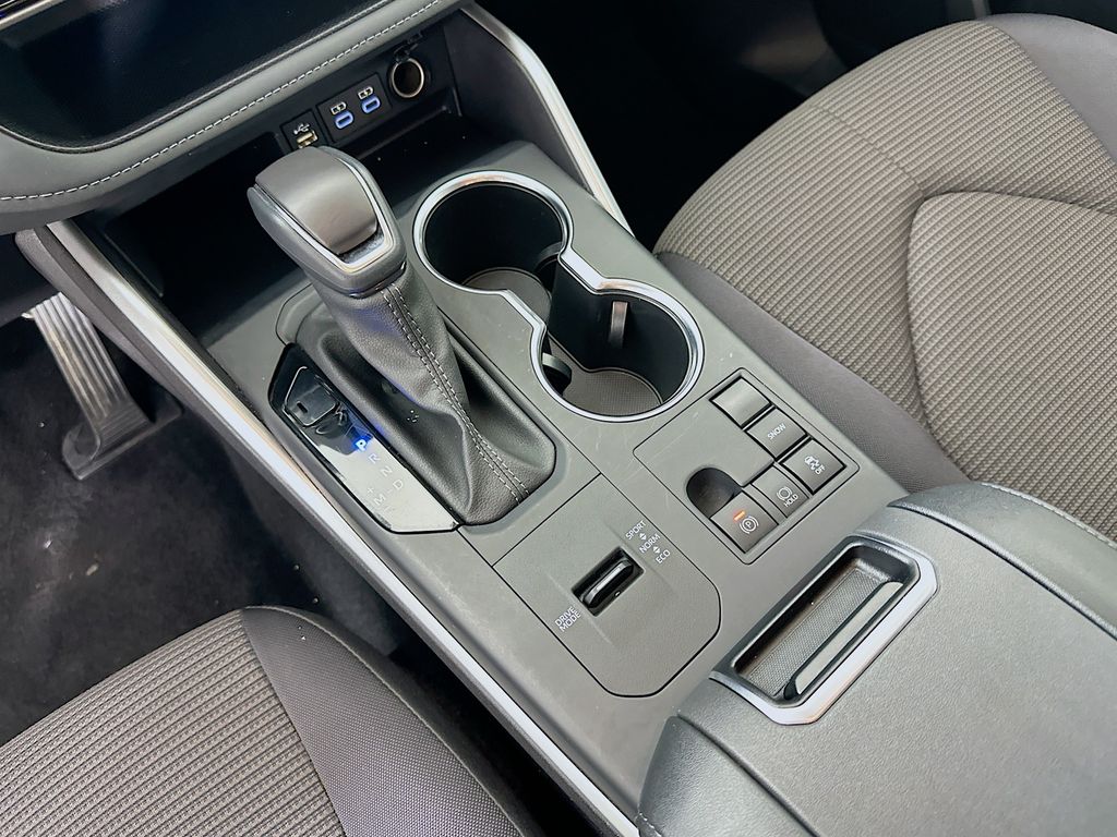 Thumbnail: 2025 Toyota Highlander - 16