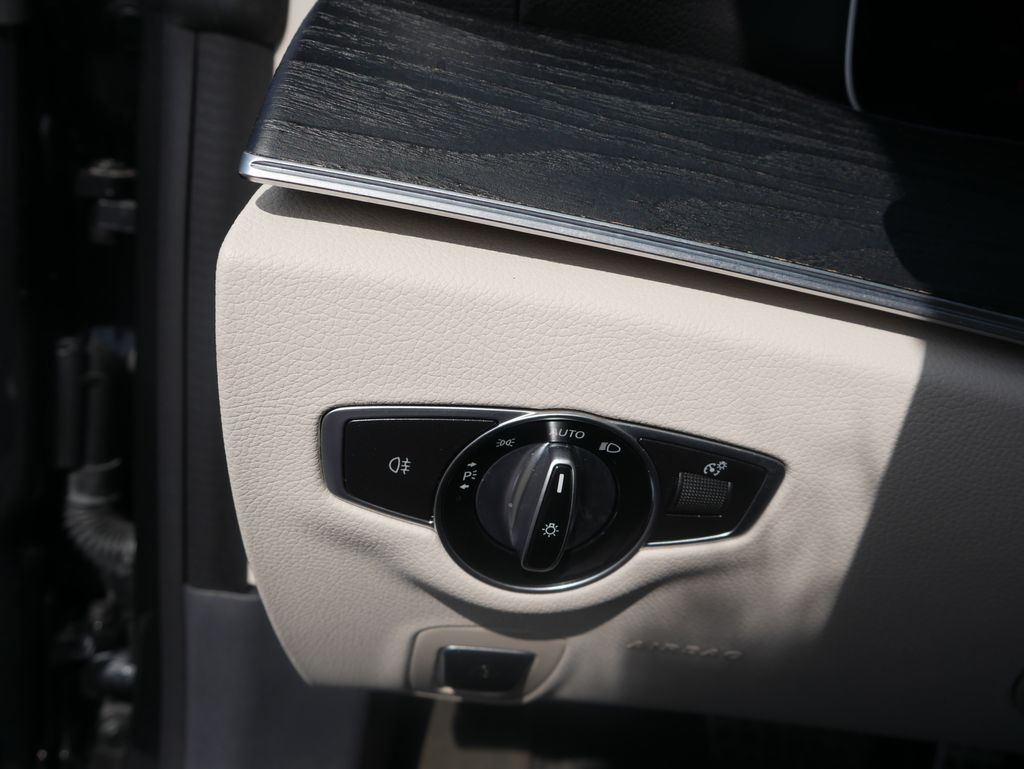 Thumbnail: 2022 Mercedes-Benz E-Class - 29