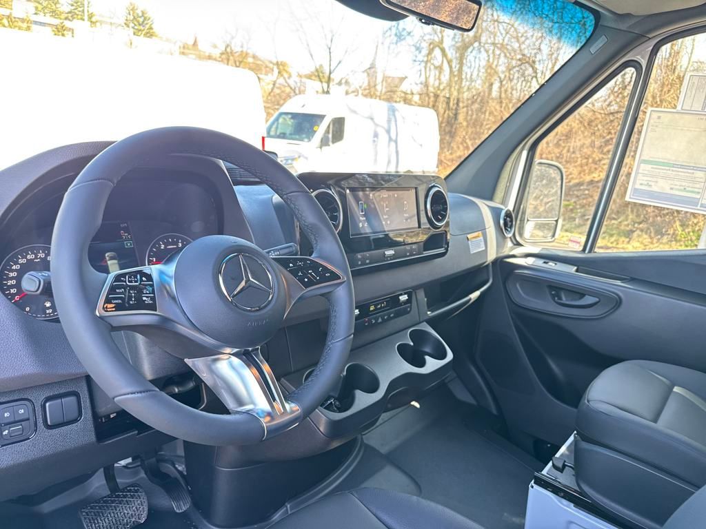 2025 Mercedes-Benz Sprinter 3500 Cargo 170 WB - 11