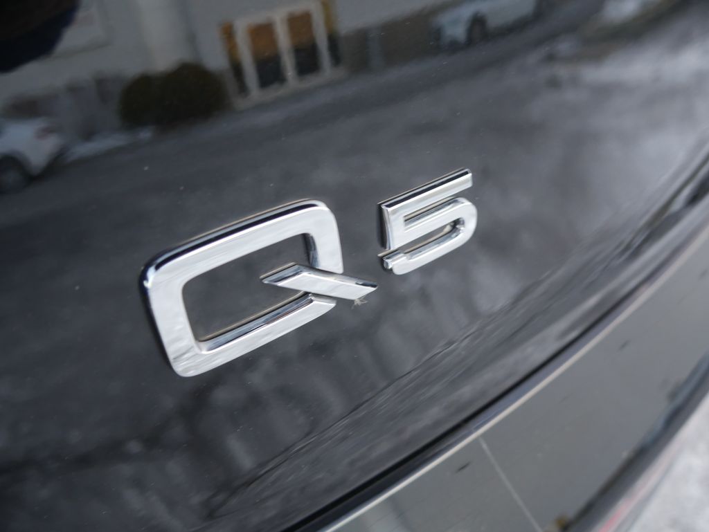 Thumbnail: 2023 Audi Q5 - 9