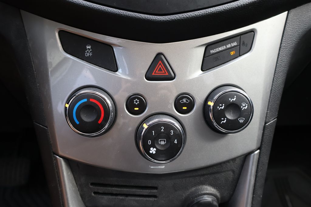 Thumbnail: 2015 Chevrolet Trax - 23