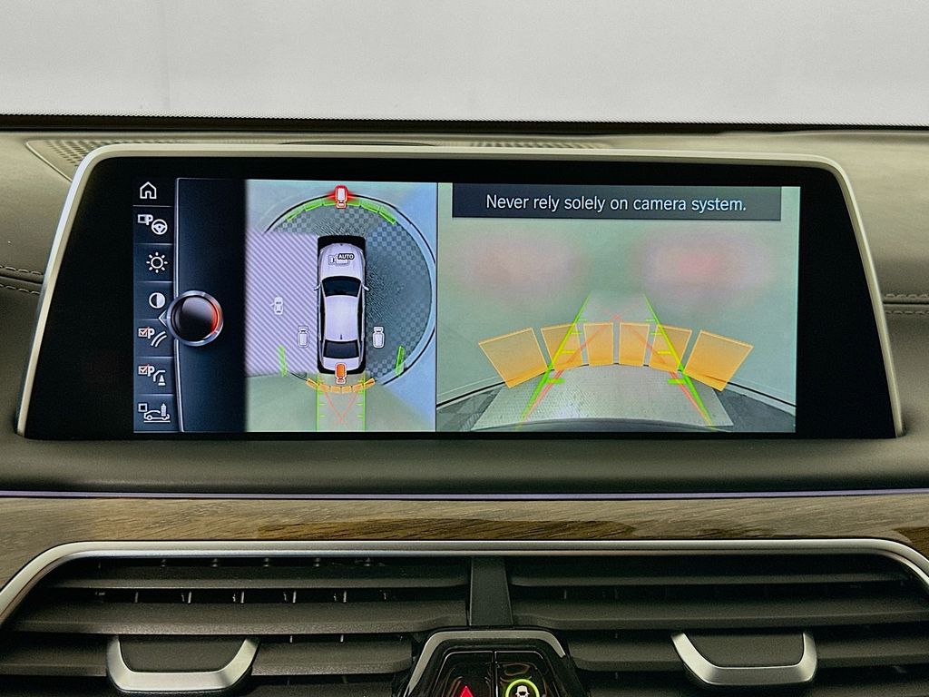 Thumbnail: 2016 BMW 7 Series - 14