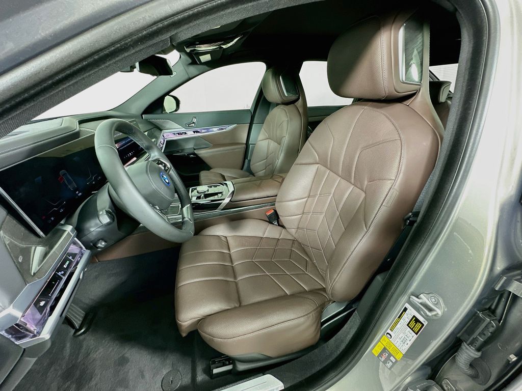 Thumbnail: 2024 BMW i7 - 21