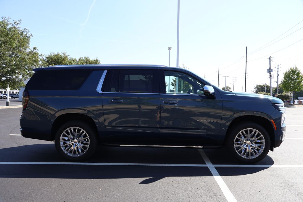 Thumbnail: 2025 Chevrolet Suburban - 9