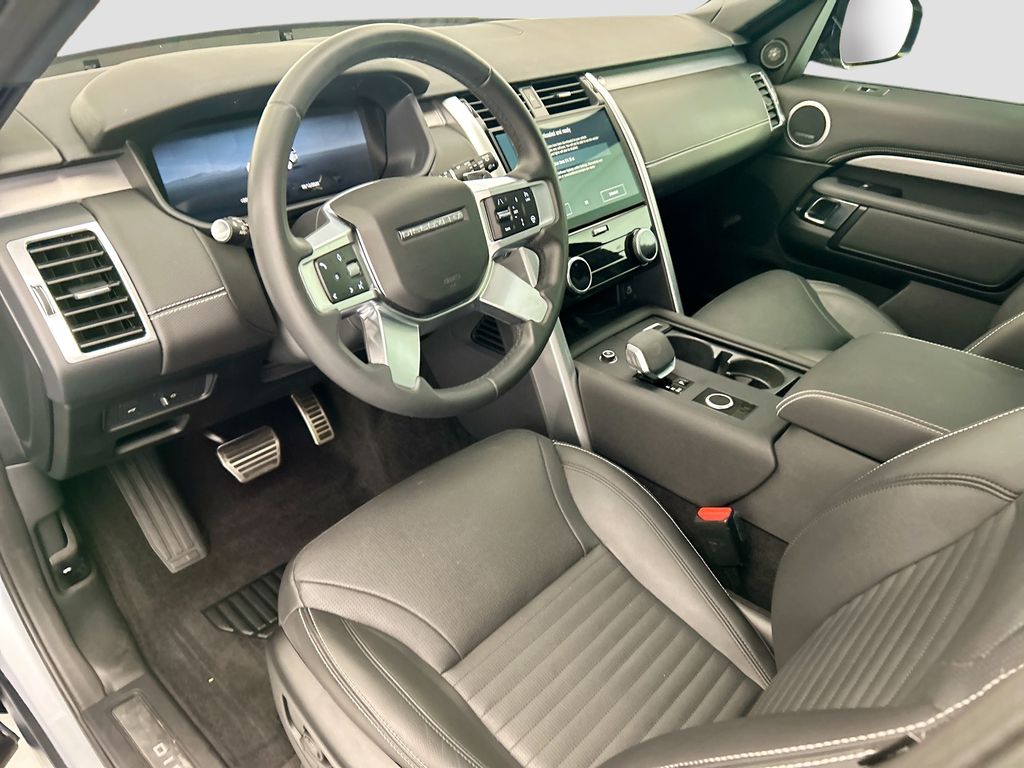 Thumbnail: 2024 Land Rover Discovery - 9