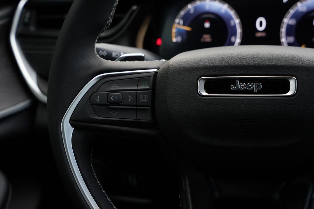 2026 Jeep Grand Cherokee Altitude - 8