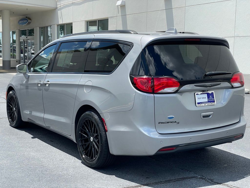 Thumbnail: 2018 Chrysler Pacifica - 4