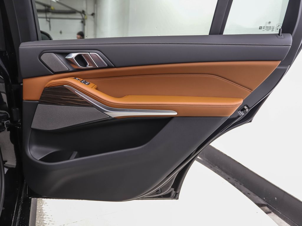 Thumbnail: 2026 BMW X7 - 31