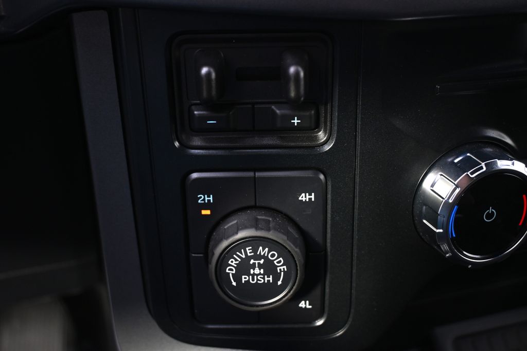 New 2025 Black Ford XLT Hybrid image 32