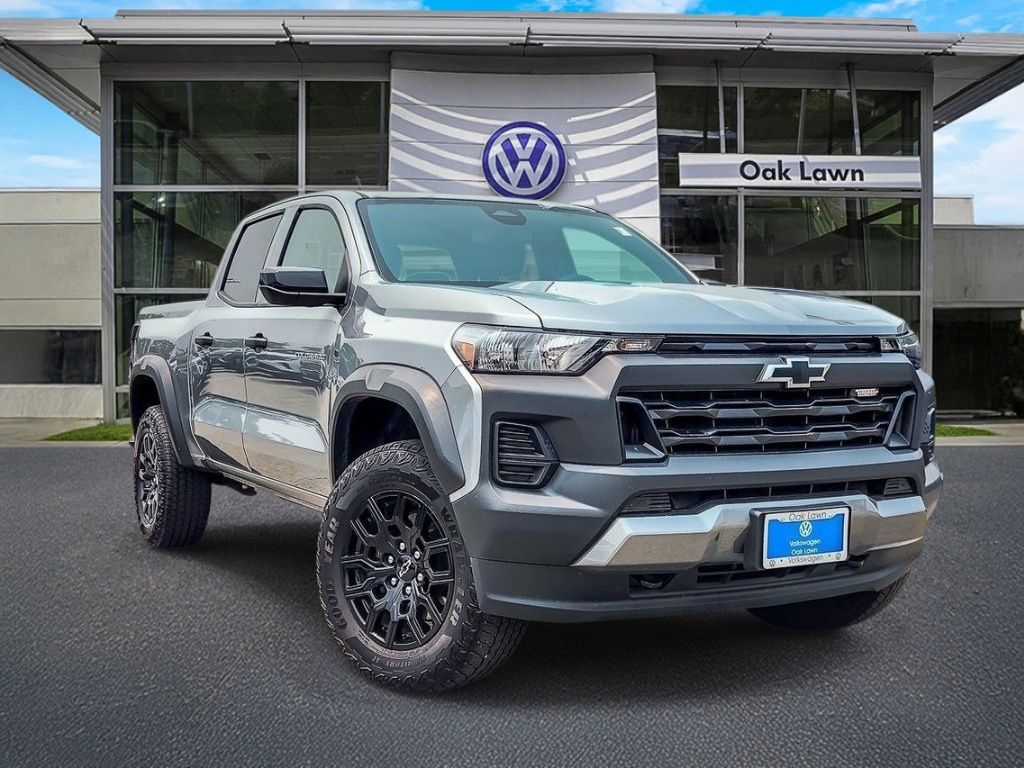 Sterling Gray Metallic 2026 Chevrolet Colorado Pickup Truck Four-Wheel Drive 8-Speed Automatic