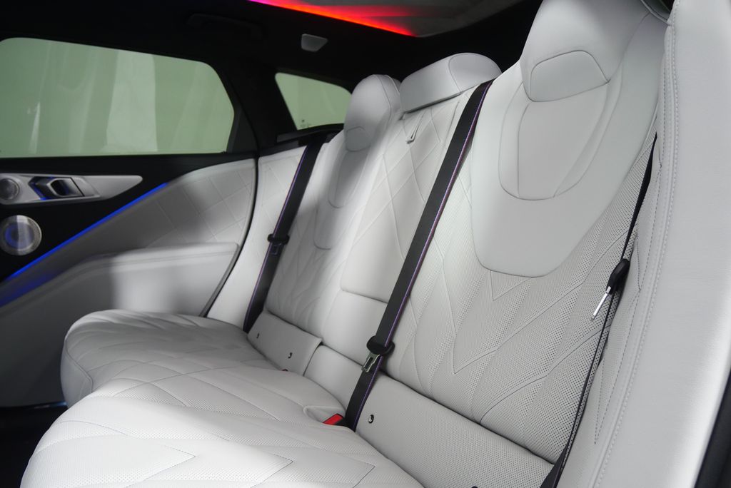 Thumbnail: 2026 BMW XM - 17