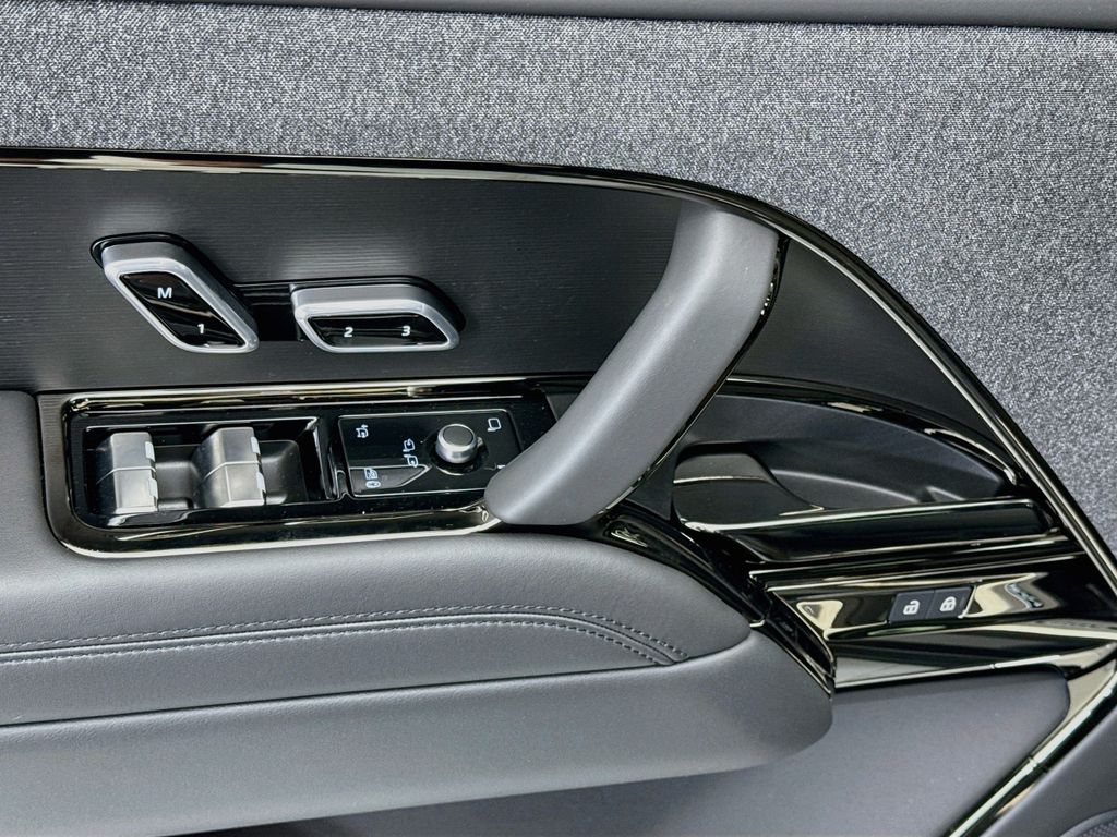 Thumbnail: 2026 Land Rover Range Rover Sport - 22