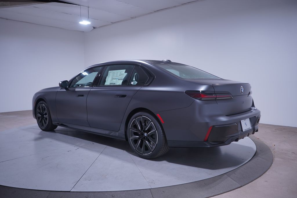 Thumbnail: 2026 BMW 7 Series - 3