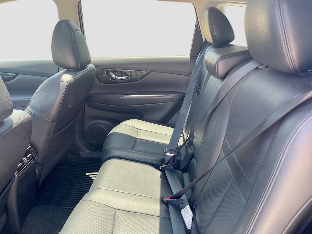 Used 2017 Blue Nissan SL image 25