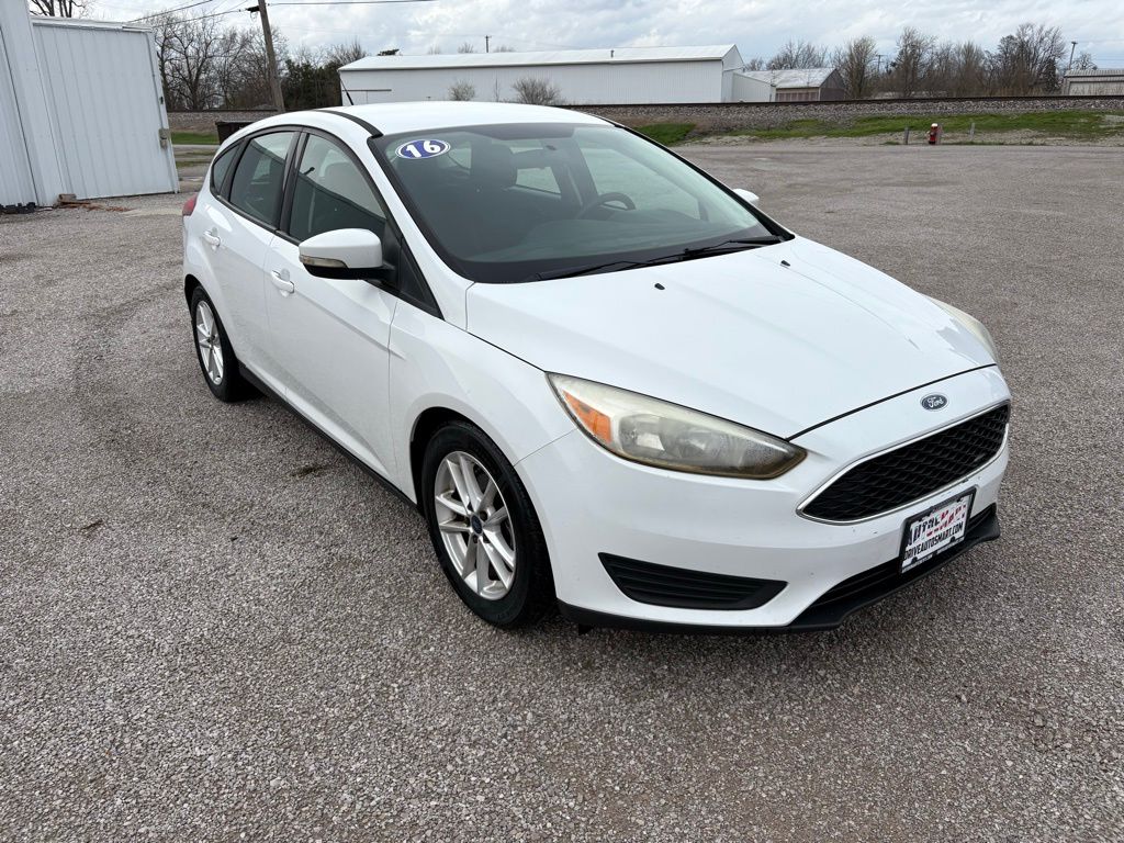 Oxford White 2016 Ford Focus SE Hatchback Hatchback Front-Wheel Drive Automatic