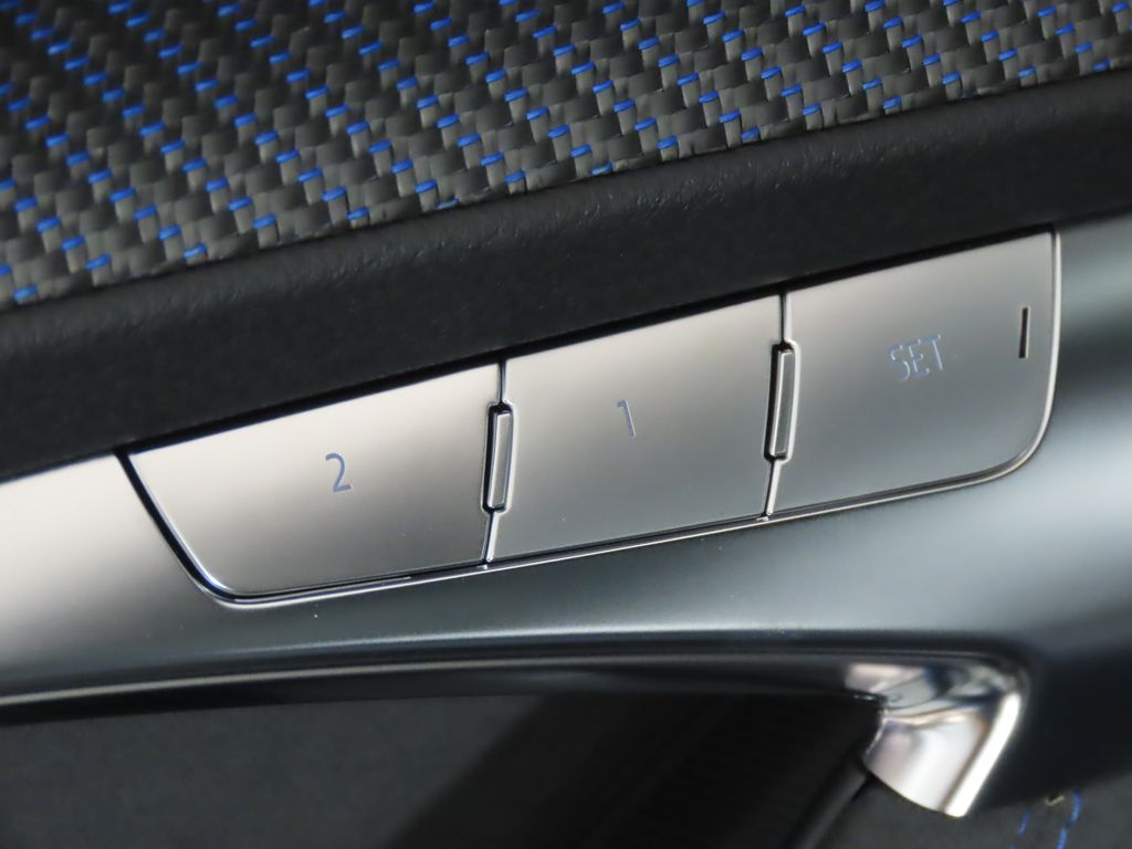 Thumbnail: 2025 Audi RS 6 - 27