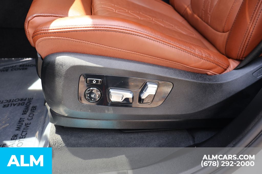Used 2023 White BMW M60i image 16