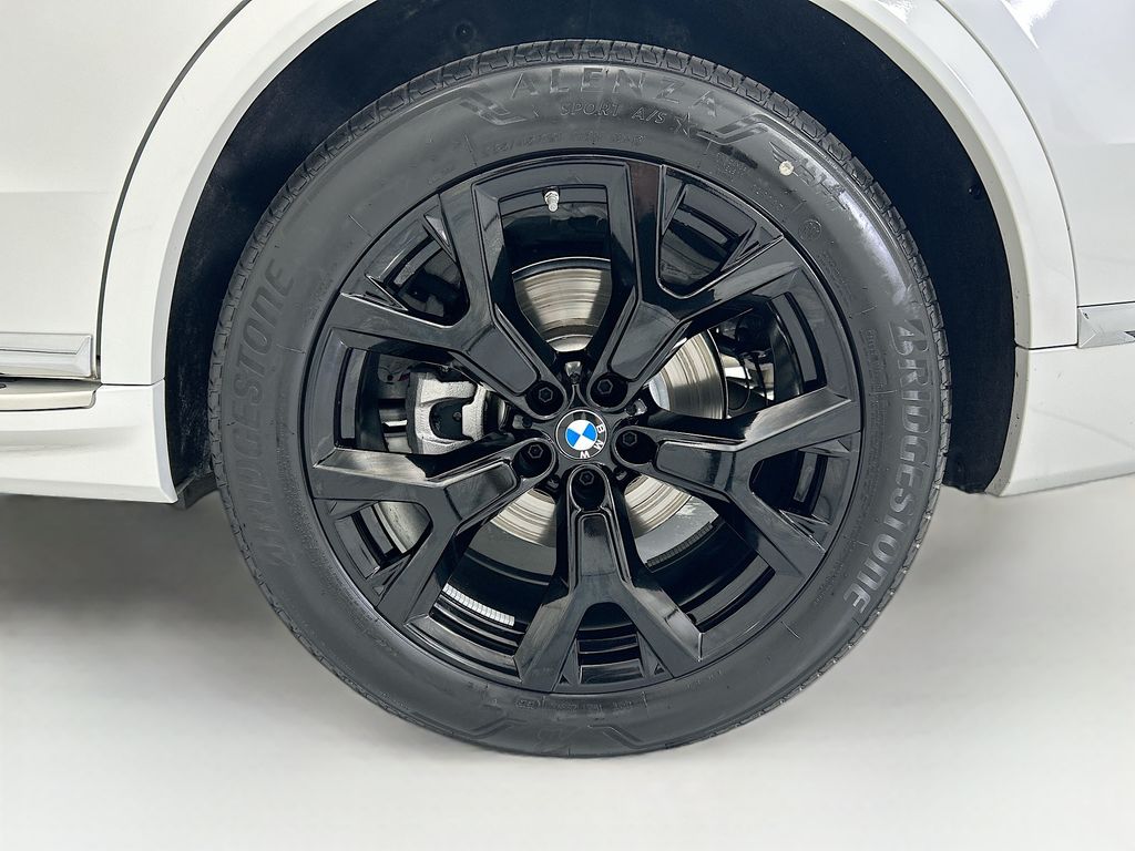 Thumbnail: 2026 BMW X7 - 30
