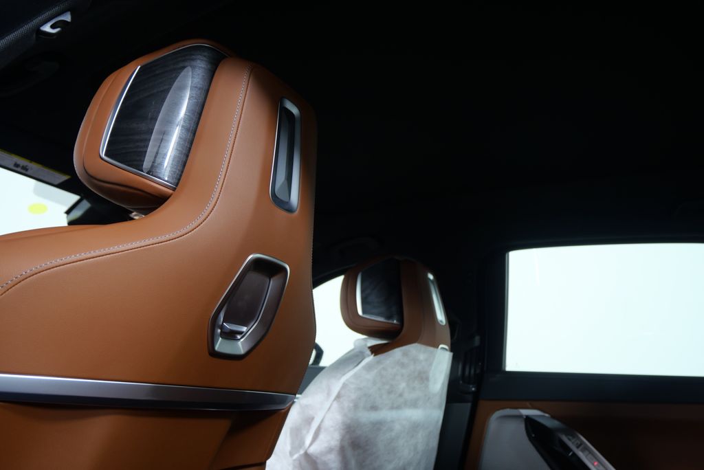 Thumbnail: 2025 BMW 7 Series - 16