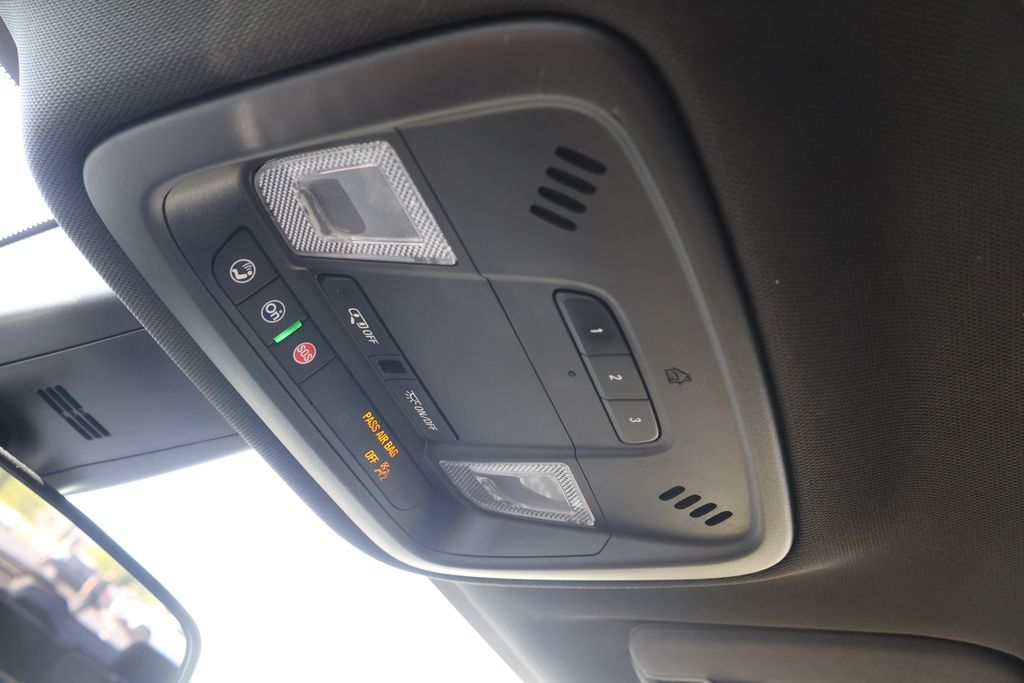 Thumbnail: 2023 Chevrolet Traverse - 30