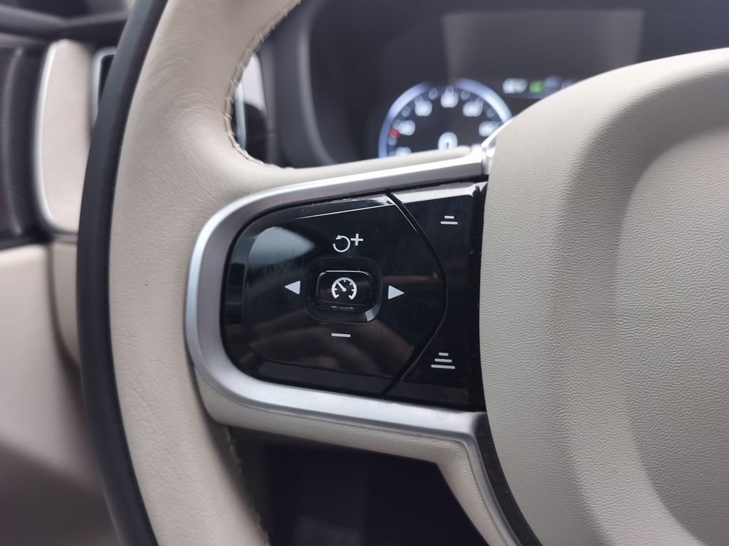 Thumbnail: 2020 Volvo XC60 - 13