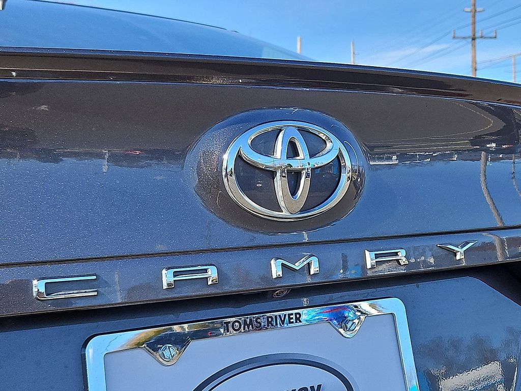 Thumbnail: 2021 Toyota Camry - 31