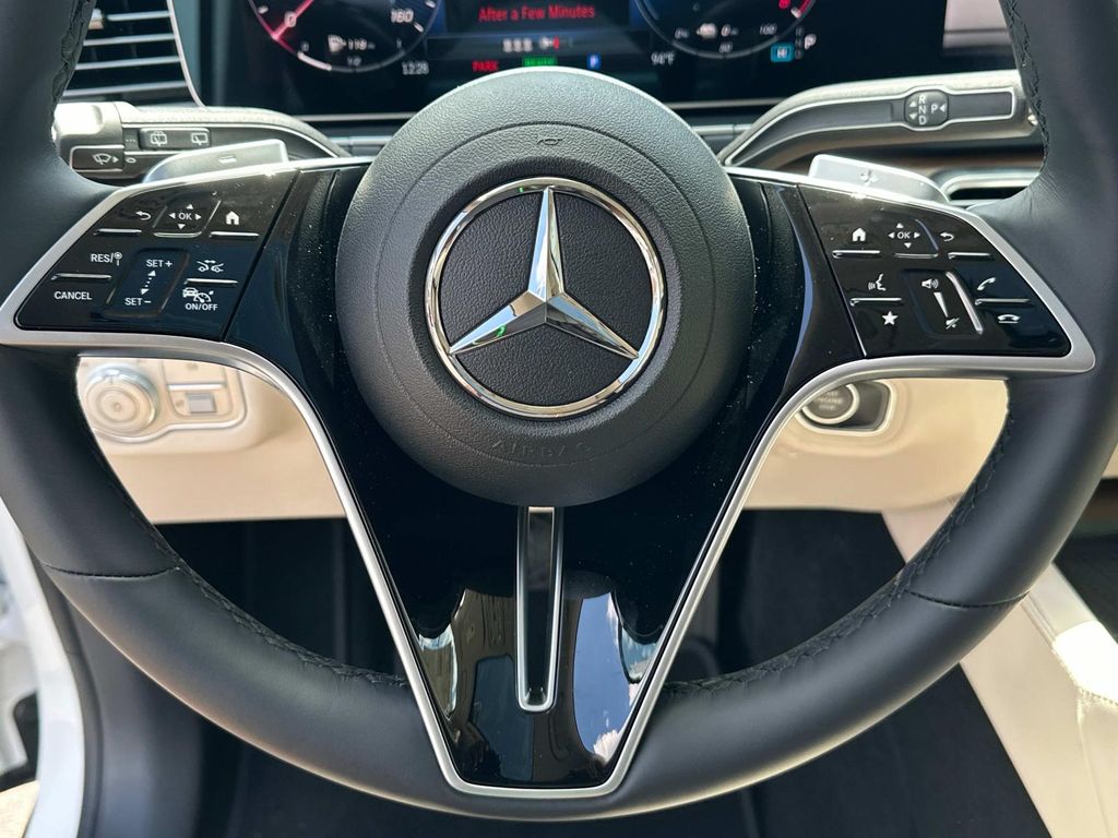 Thumbnail: 2025 Mercedes-Benz GLE - 17