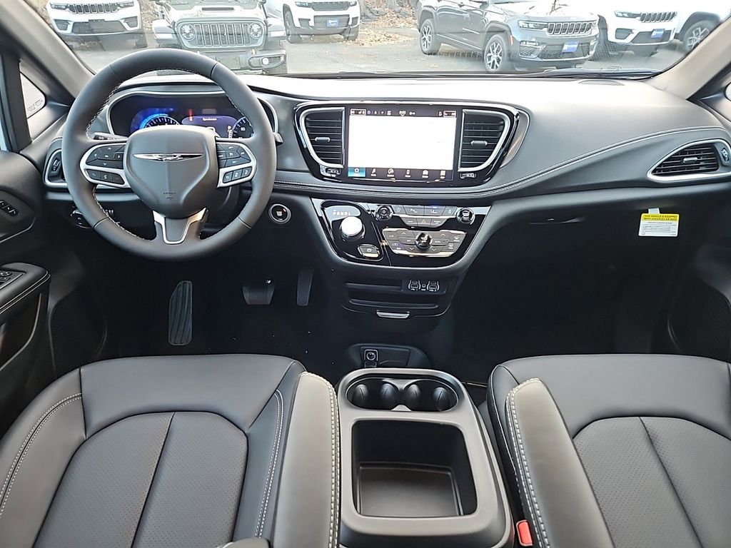 2025 Chrysler Pacifica  photo