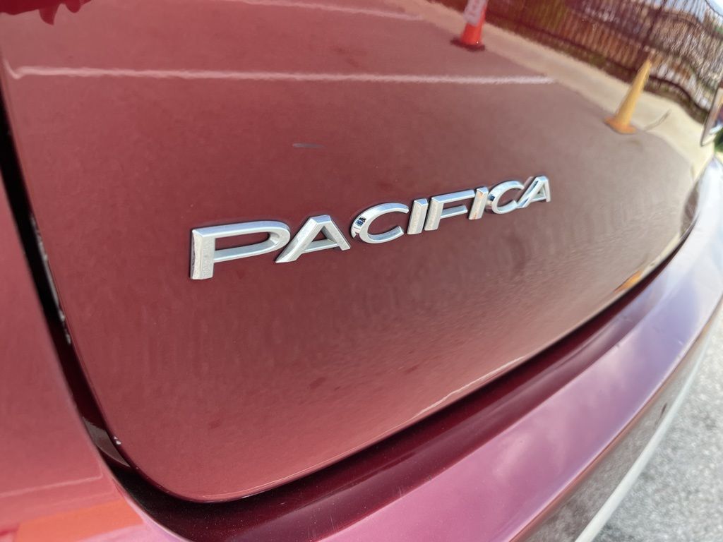 Thumbnail: 2017 Chrysler Pacifica - 8