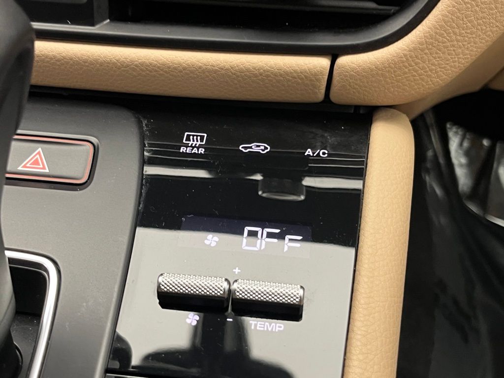 Thumbnail: 2023 Porsche Macan - 19