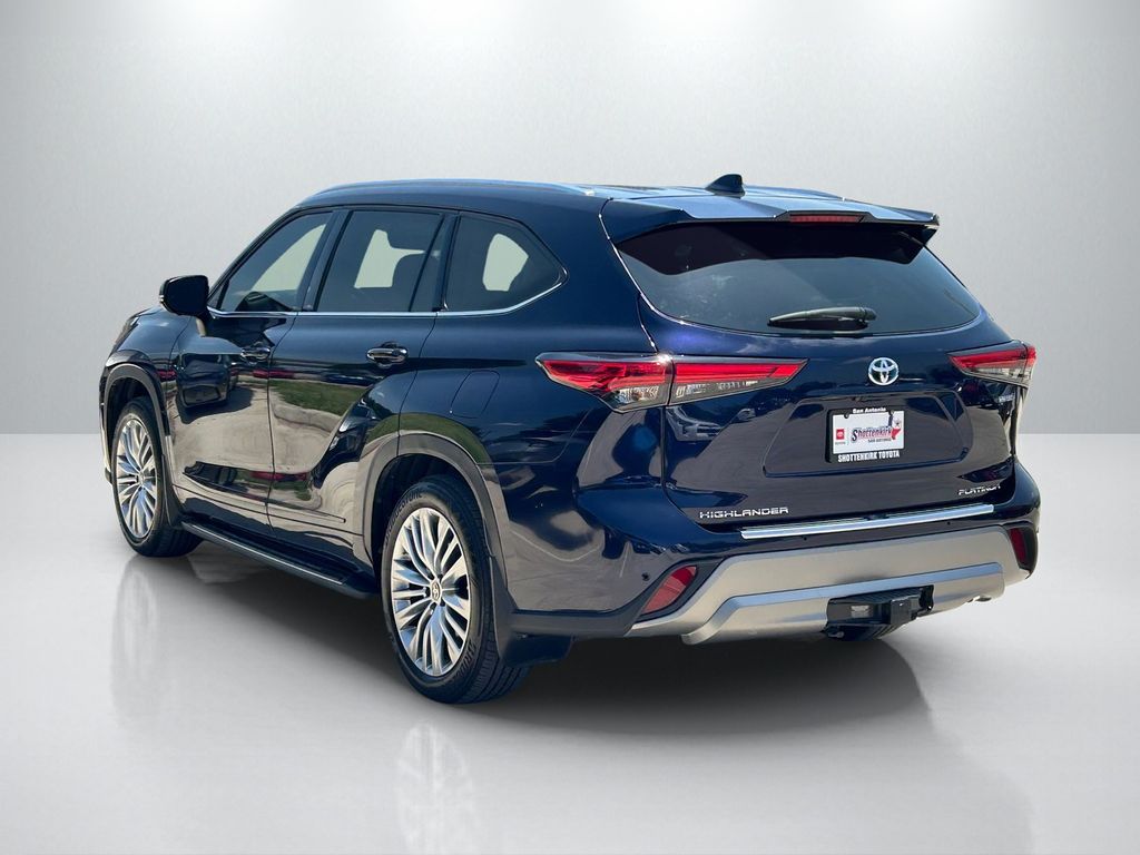 Used 2023 Toyota Highlander Hybrid SUV