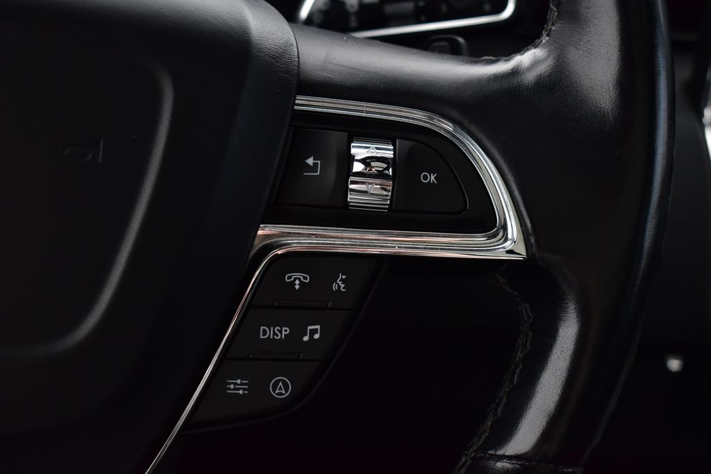 Thumbnail: 2024 Lincoln Navigator L - 17