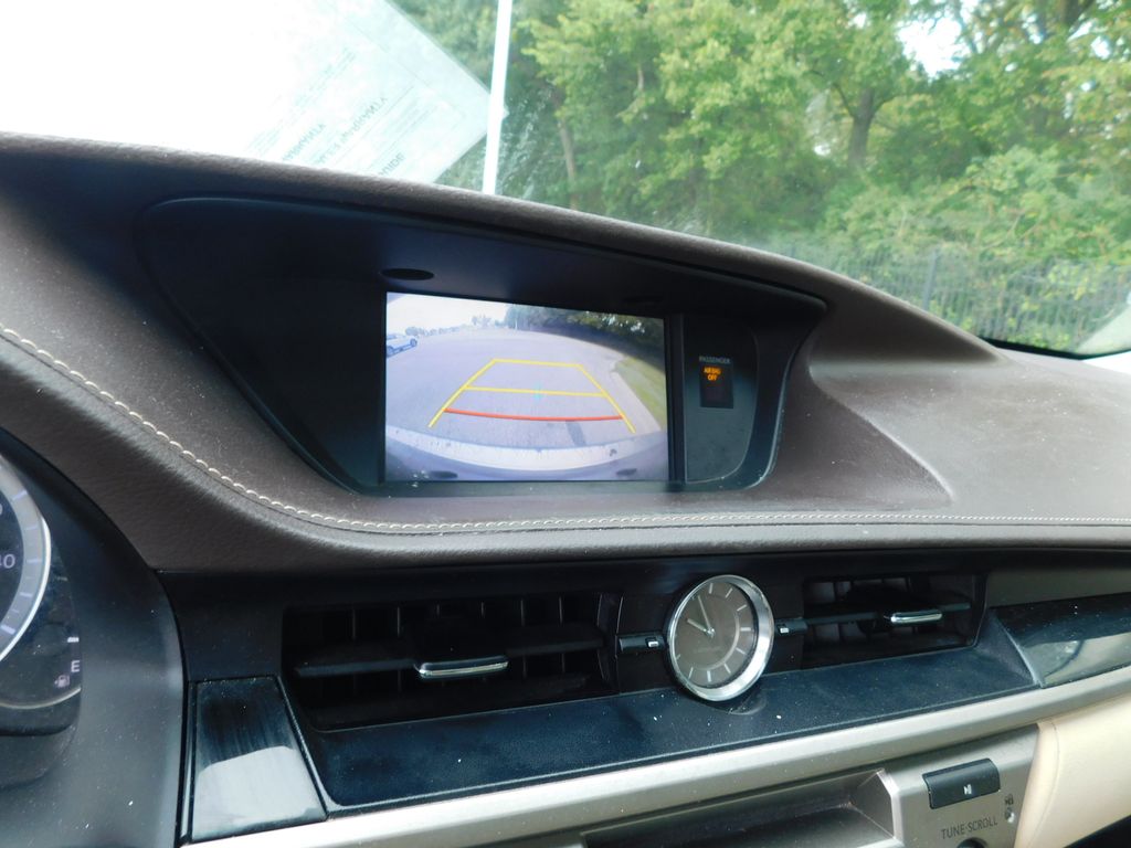 Thumbnail: 2016 Lexus ES - 11