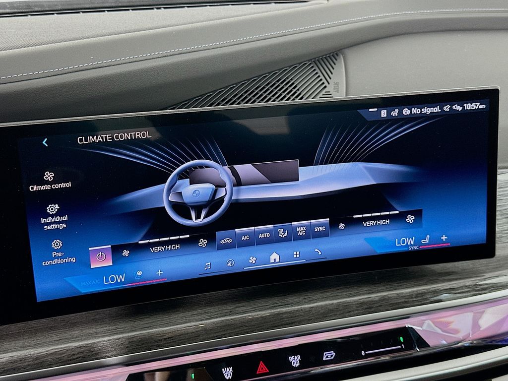 Thumbnail: 2025 BMW i7 - 14