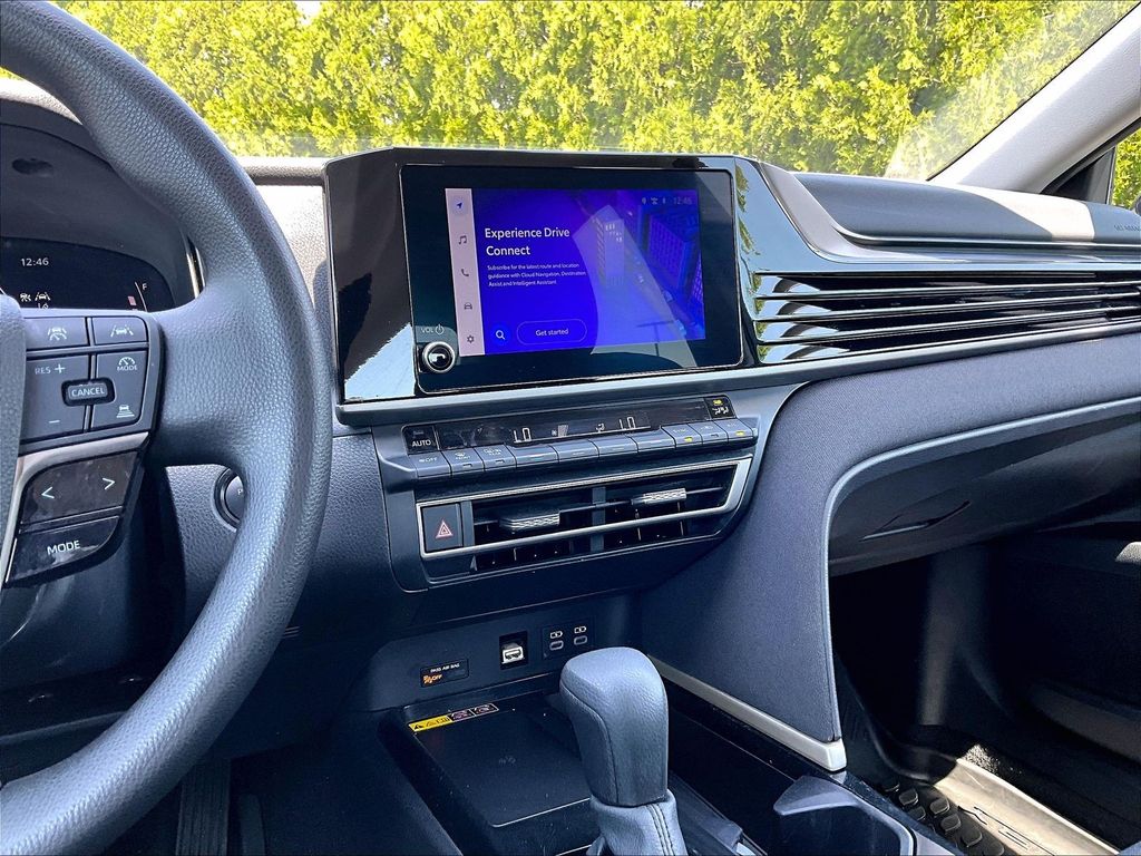 2025 Toyota Camry — photo 18