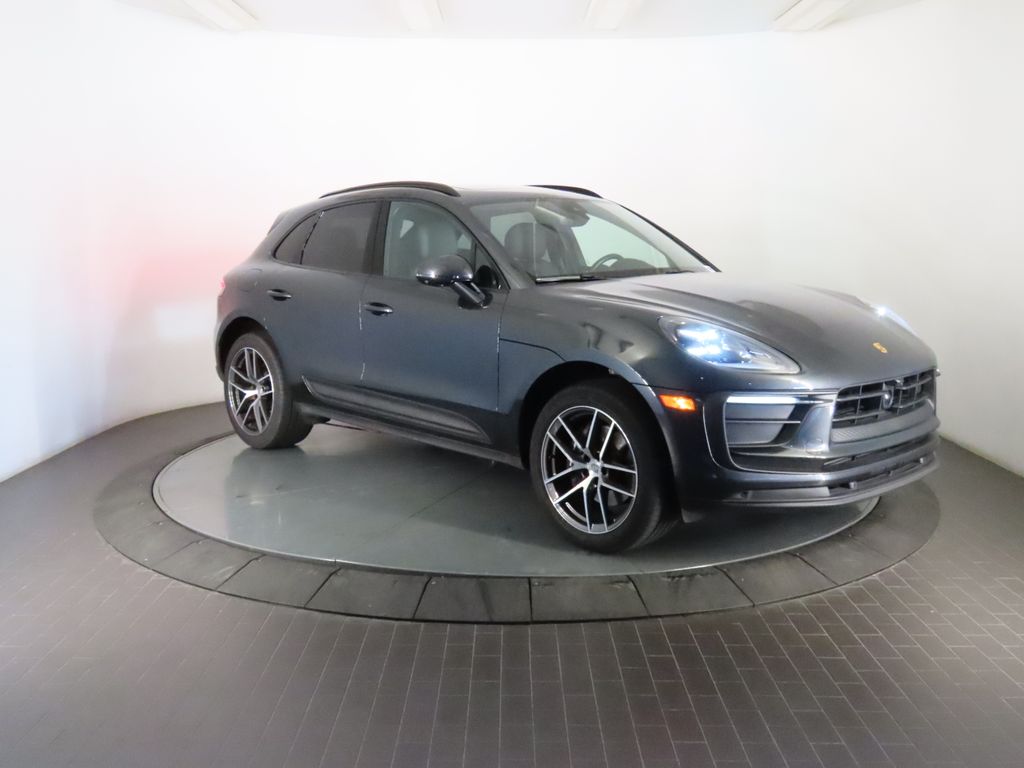 Thumbnail: 2025 Porsche Macan - 9